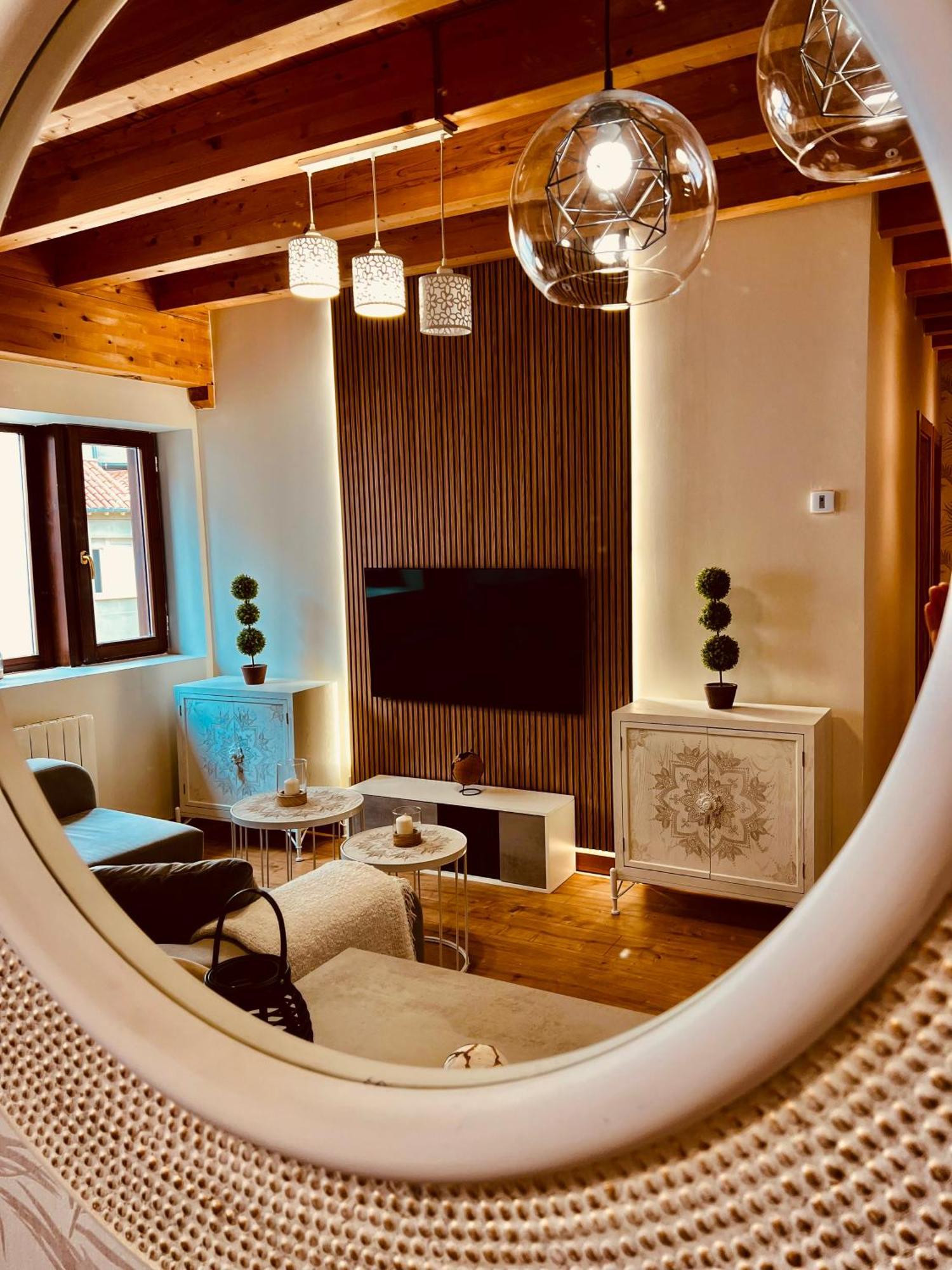 El Capricho De Claudia_ Apartamentos Burgos Catedral 外观 照片