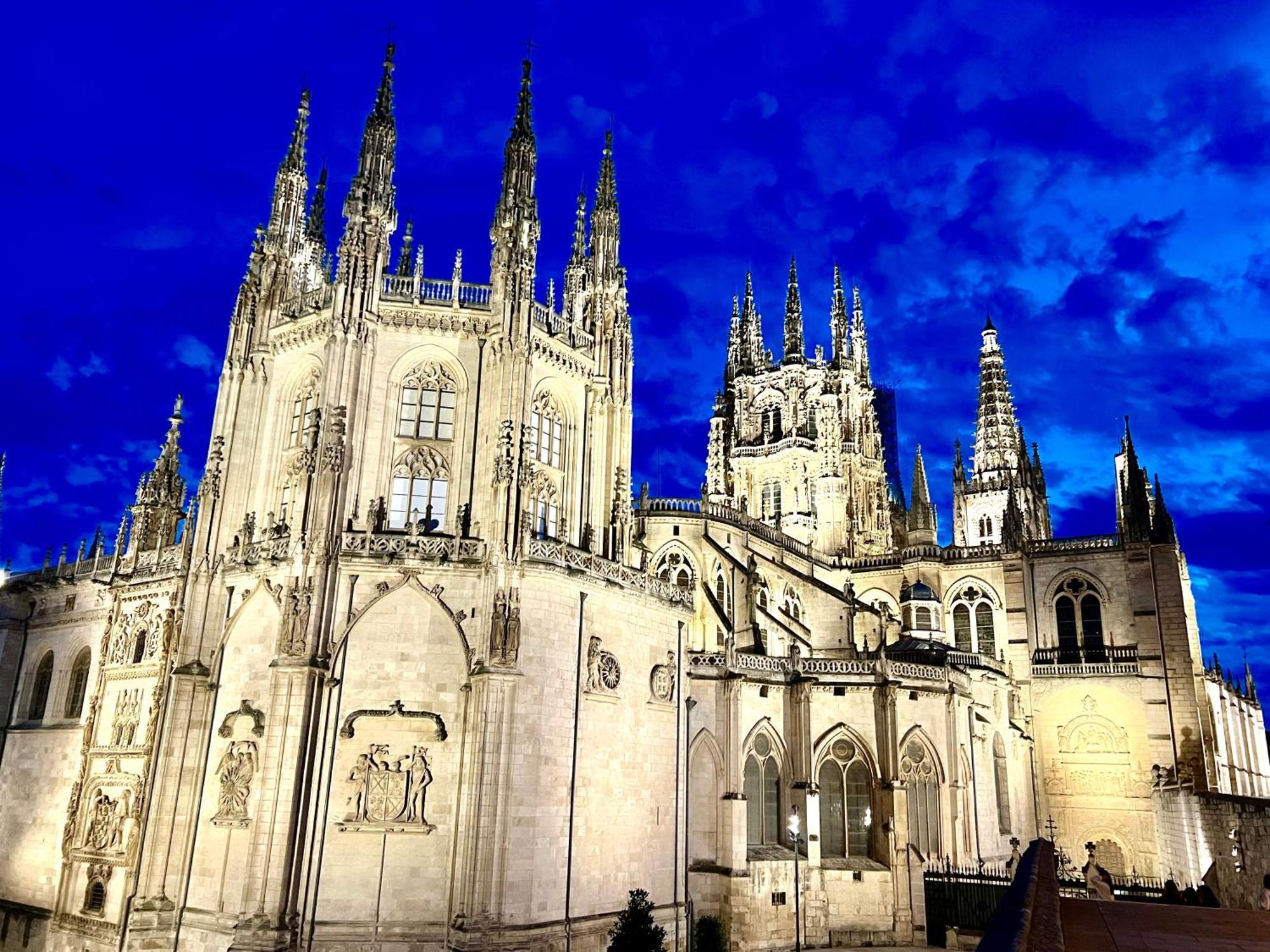 El Capricho De Claudia_ Apartamentos Burgos Catedral 外观 照片