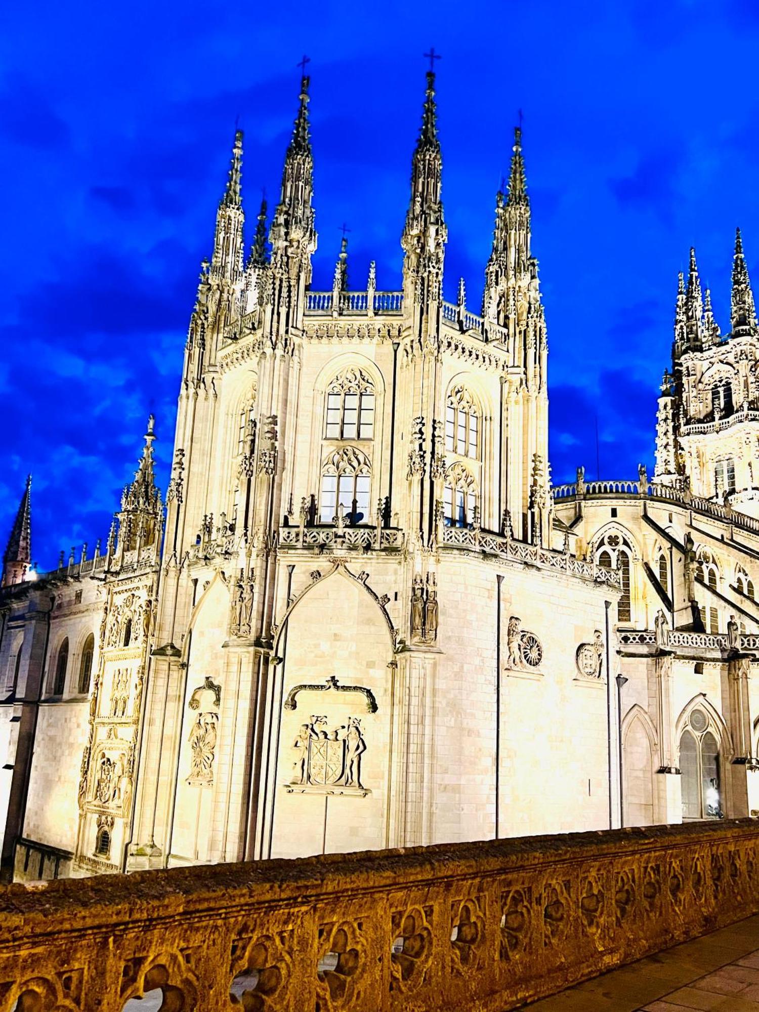 El Capricho De Claudia_ Apartamentos Burgos Catedral 外观 照片